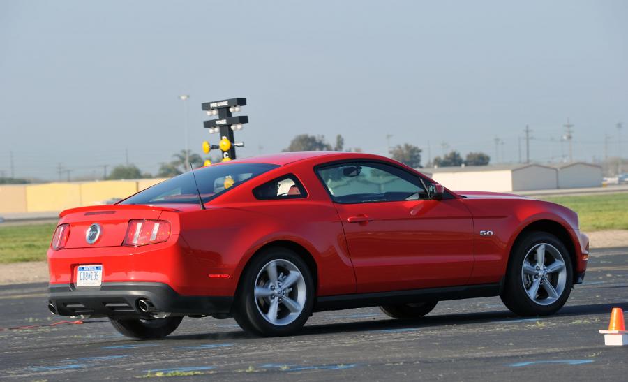  Ford Mustang 5.0 GT 2011 года  (фото 29 из 30)